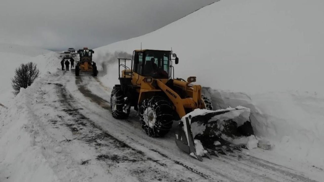 Erzincan'da 328 Köy Yolu Ulaşıma Kapandı