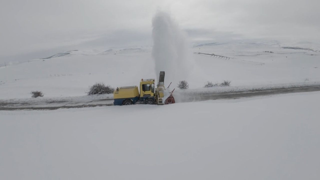 Erzincan'da Kar Etkisi: 51 Köy Yolu Ulaşıma Kapandı