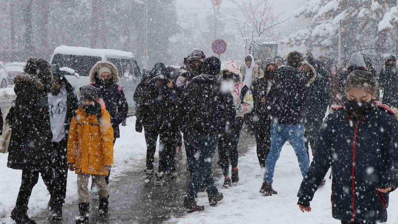 Erzincan'da Kar Etkisi: Çayırlı ve Kemah'da Eğitime 13 Ocak'ta Ara