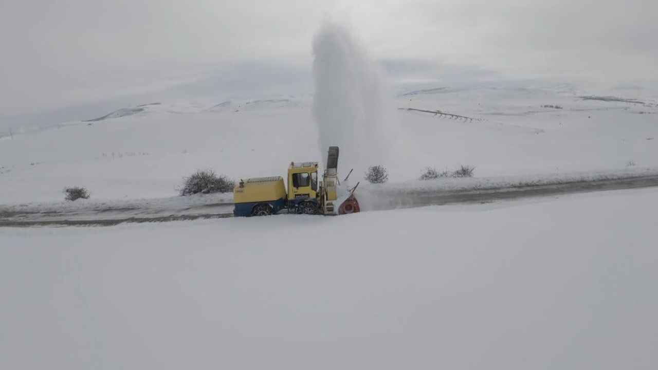 Erzincan'da Kar ve Tipi Ulaşıma Engel: 328 Köy Yolu Kapandı