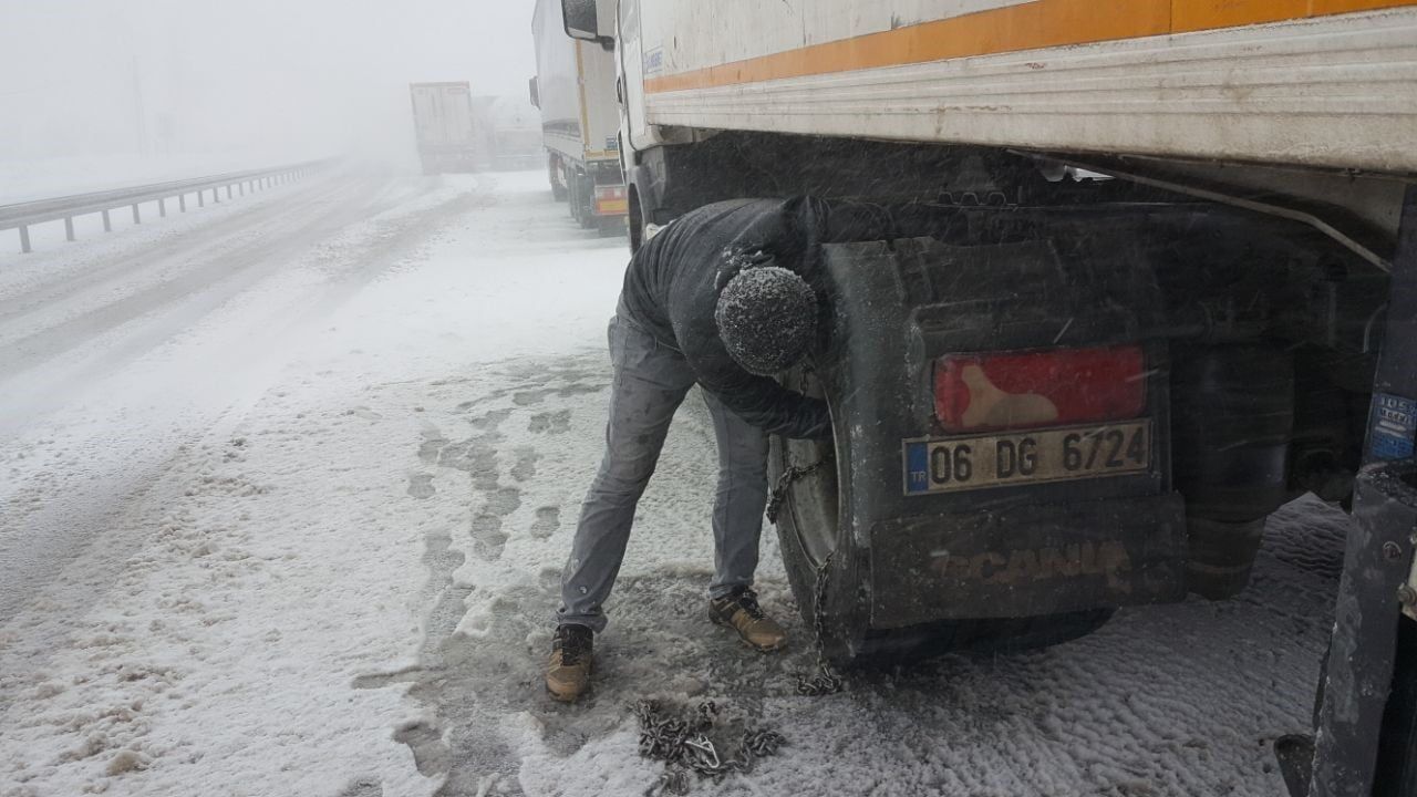 Erzincan'da Kar ve Tipi Ulaşımı Aksattı