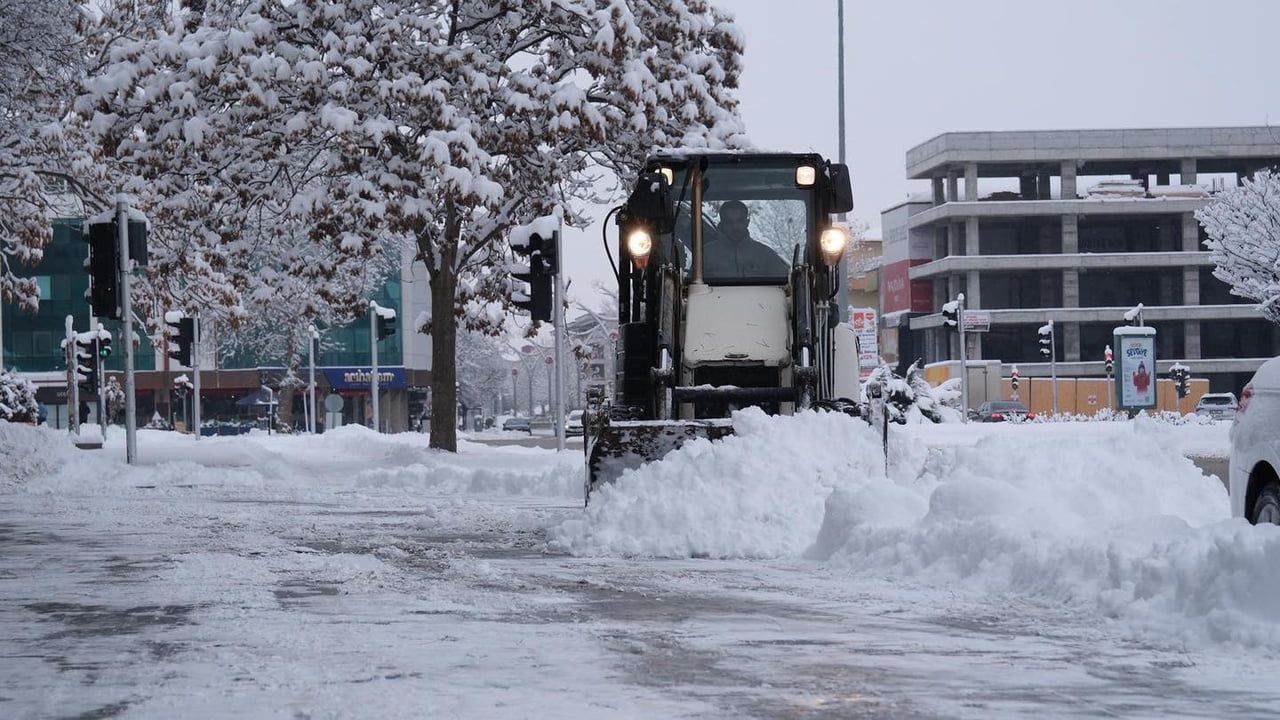 Erzincan'da Karla Mücadele 7/24 Sürüyor