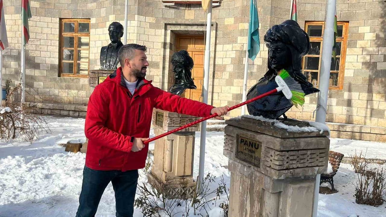 Erzincan'da Üniversite Öğrencisi Başak Çetin'ten Örnek Temizlik Hareketi