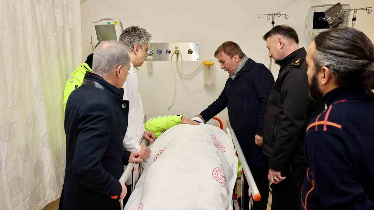 Erzincan Valisi Aydoğdu’dan Yaralı Polis Memurlarına Hastane Ziyareti