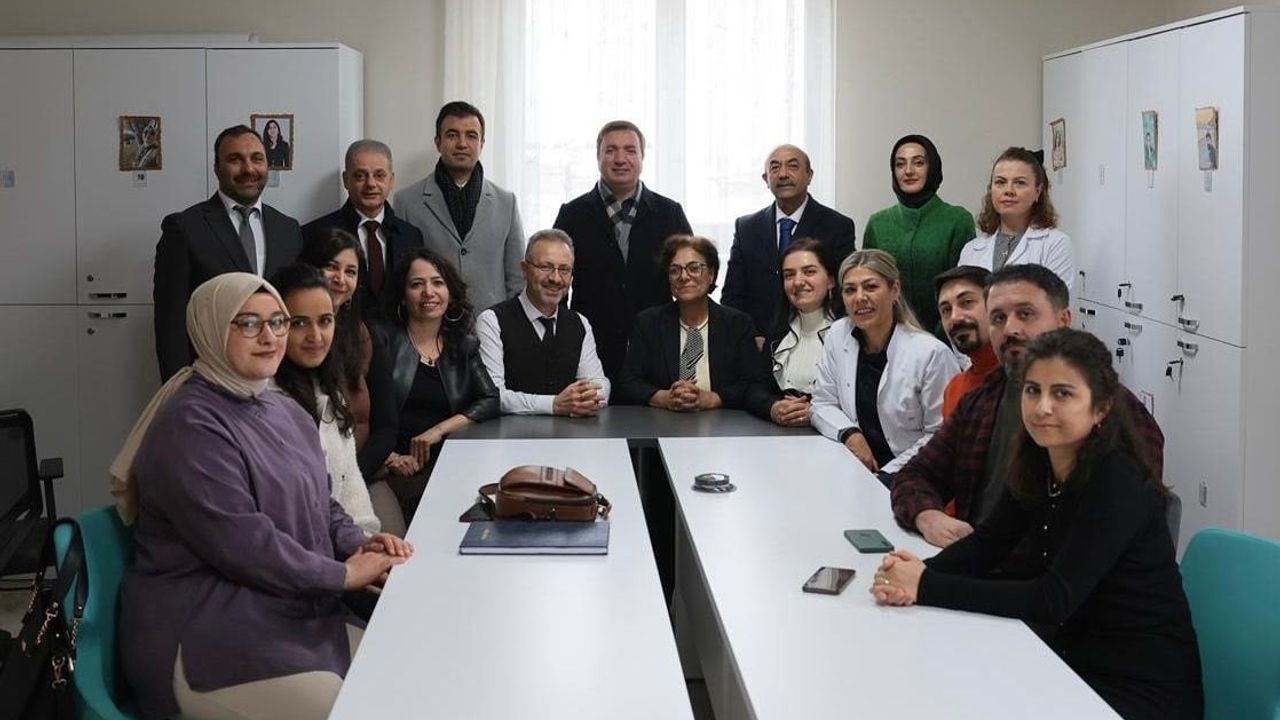 Erzincan Valisi Aydoğdu, Hayrettin Paşa İlkokulu'nu Ziyaret Etti