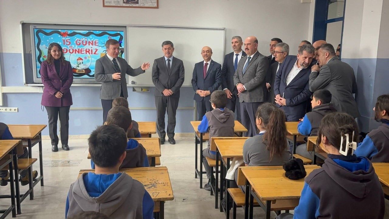 Erzincan Valisi'nden Öğrencilere Ergan Dağı'nda Kayak ve Köfte Ekmek Sözü