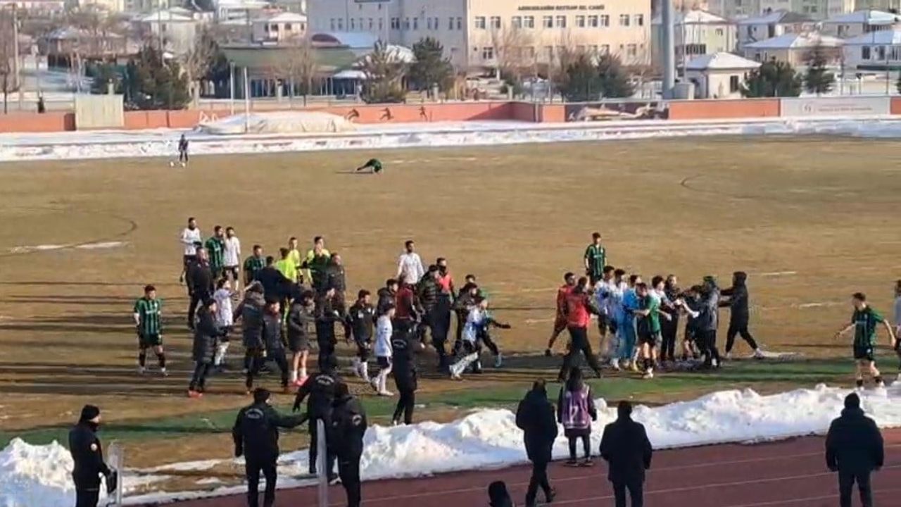 Erzincangücüspor - Ulubey Belediye: Maç Sonu Kavga ve Polis Müdahalesi