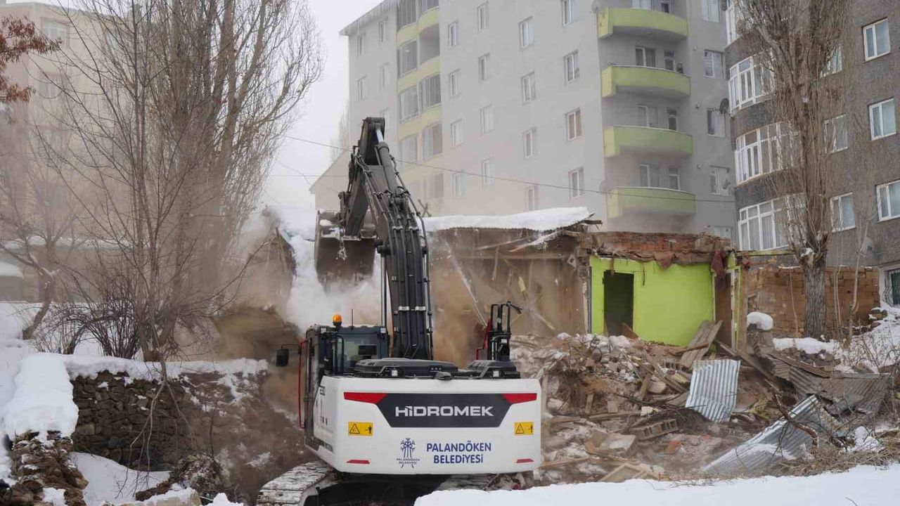 Erzurum'da Güvenlik İçin Metruk Binalar Yıkılıyor: 562 Yapı Hedefte