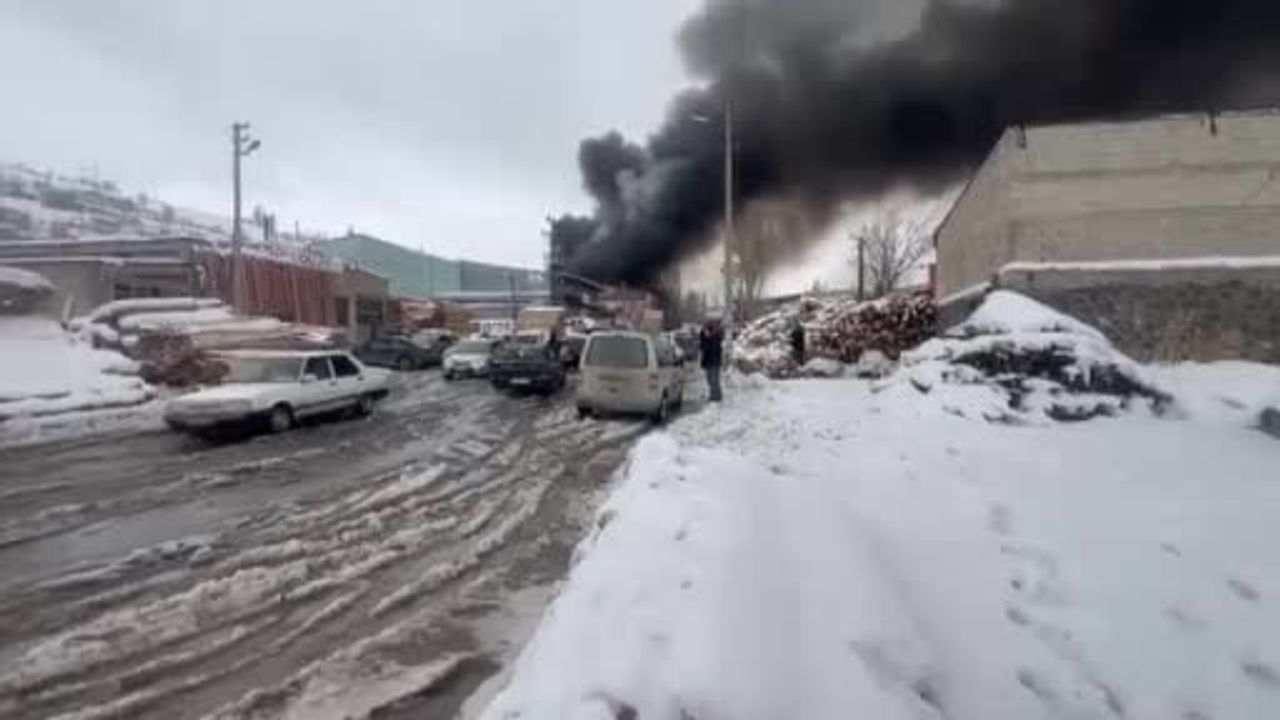 Erzurum'da Kereste Fabrikasında Patlama ve Yangın — 5 Yaralı
