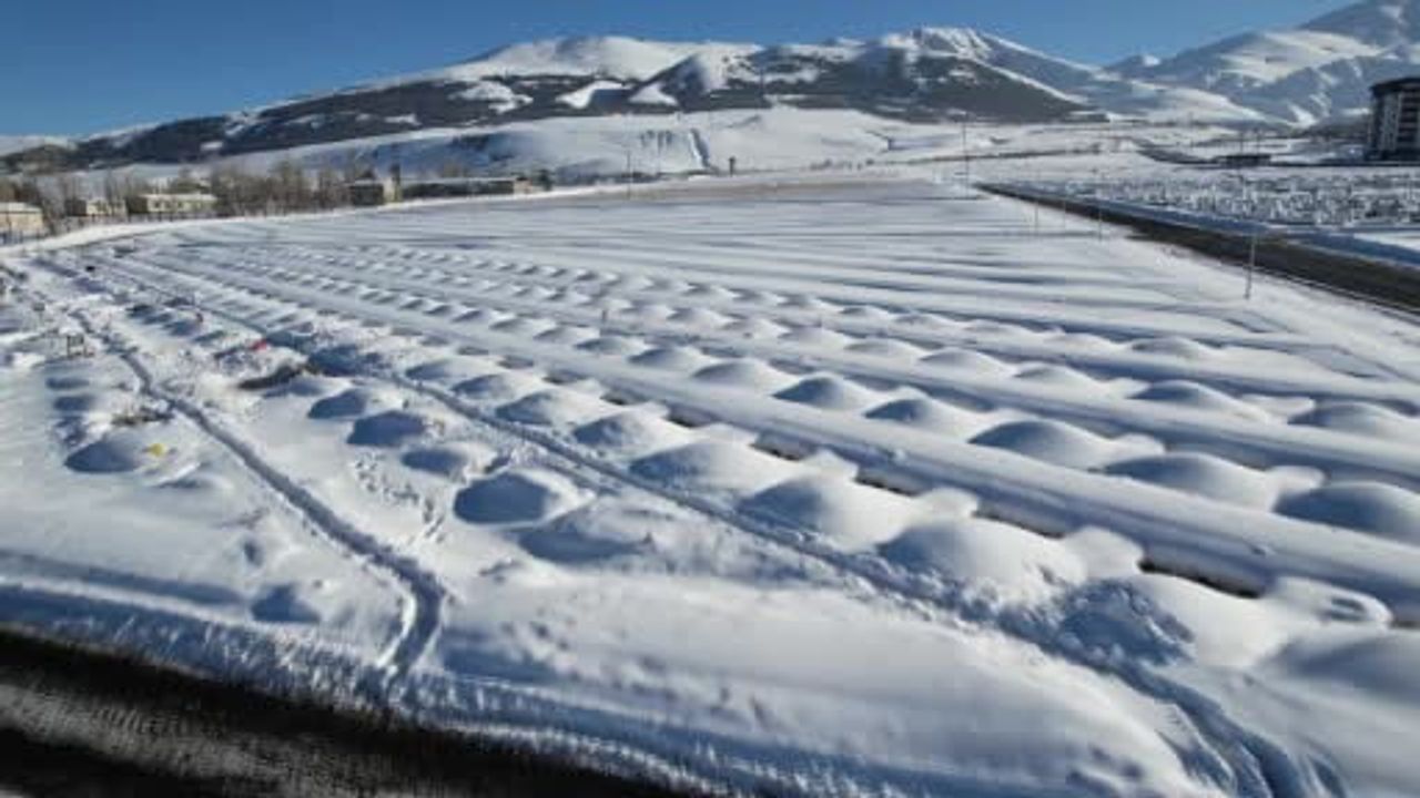 Erzurum'da Kış Mücadelesi: 2 Bine Yakın Mezar Yazdan Hazırlandı