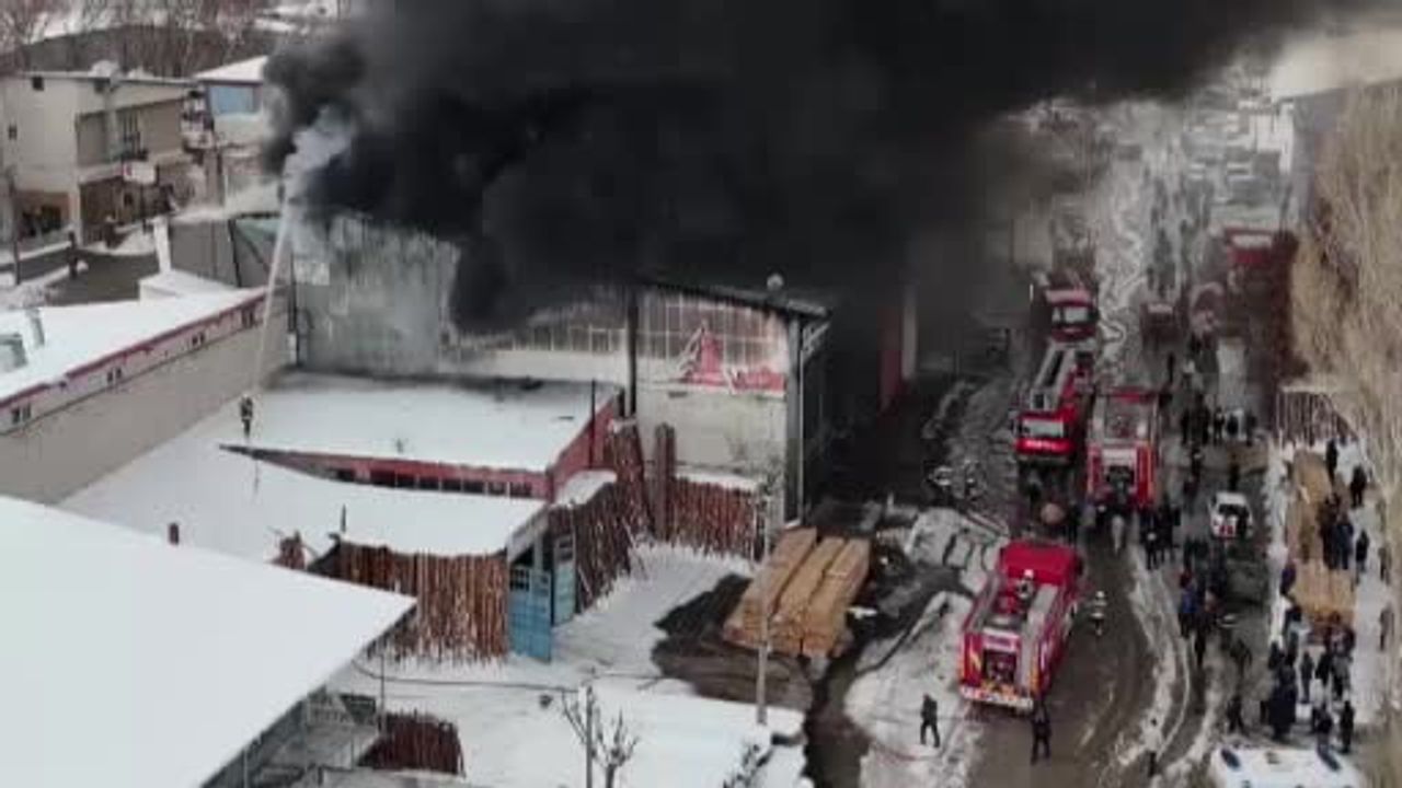Erzurum'da mobilya fabrikası yangını: 1 ölü, 7 yaralı