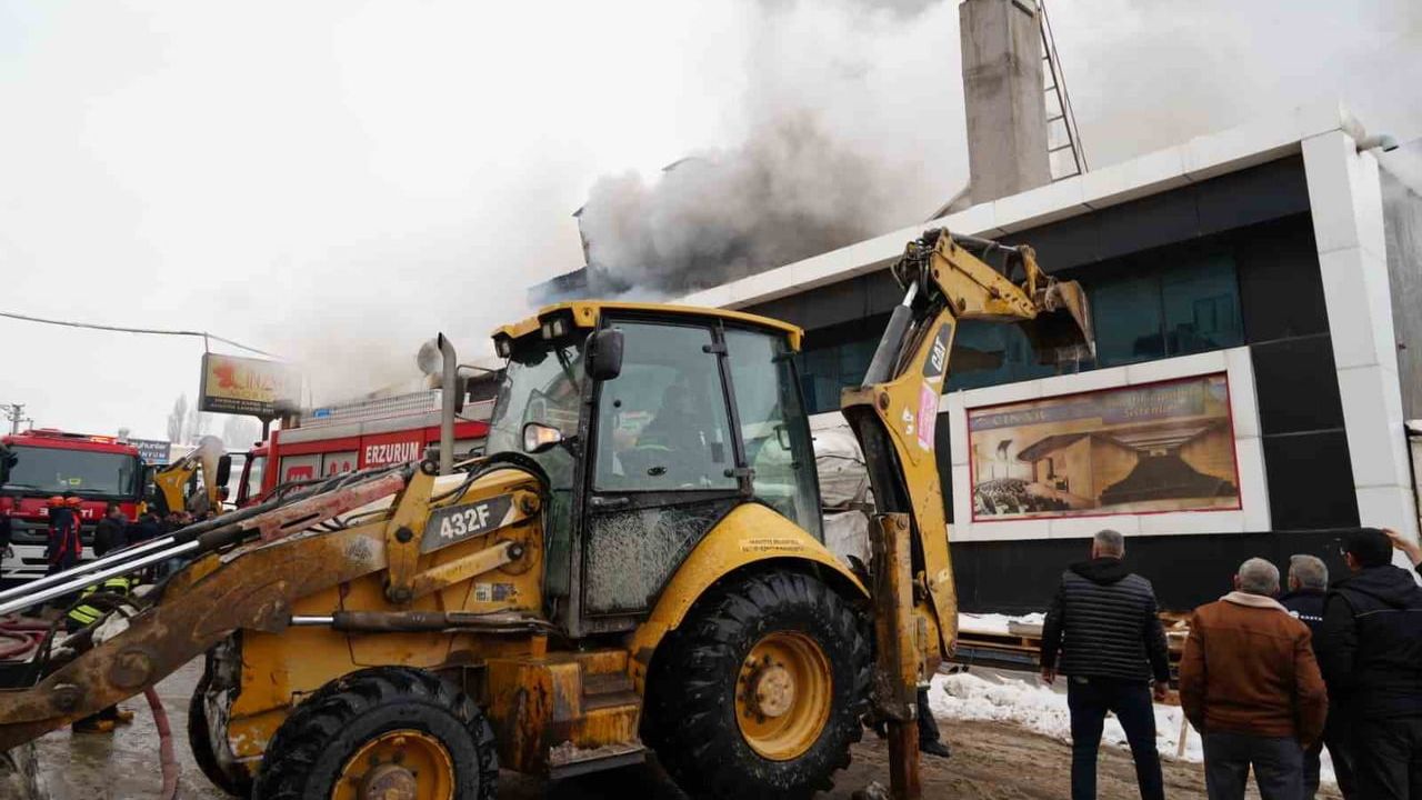 Erzurum'da Mobilya Fabrikası Yangını: 1 Ölü, 7 Yaralı