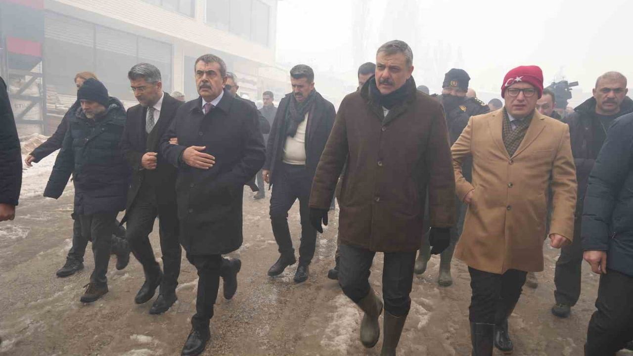 Erzurum'da mobilya işyeri yangını: Ölü sayısı 2'ye yükseldi