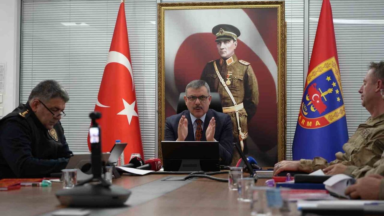 Erzurum'da Vali Çiftçi'den Dolandırıcı Uyarısı ve 2025 Asayiş Raporu