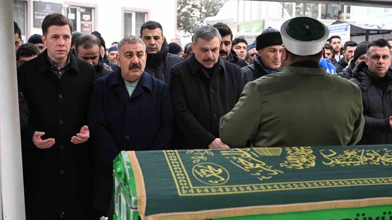 Erzurum'da Yangında Hayatını Kaybeden 2 Kişi Dualarla Toprağa Verildi