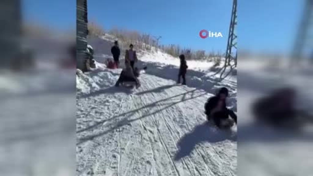 Erzurum Narman Güvenlik Köyü'nde Öğretmen ve Öğrencilerin Kızak Keyfi