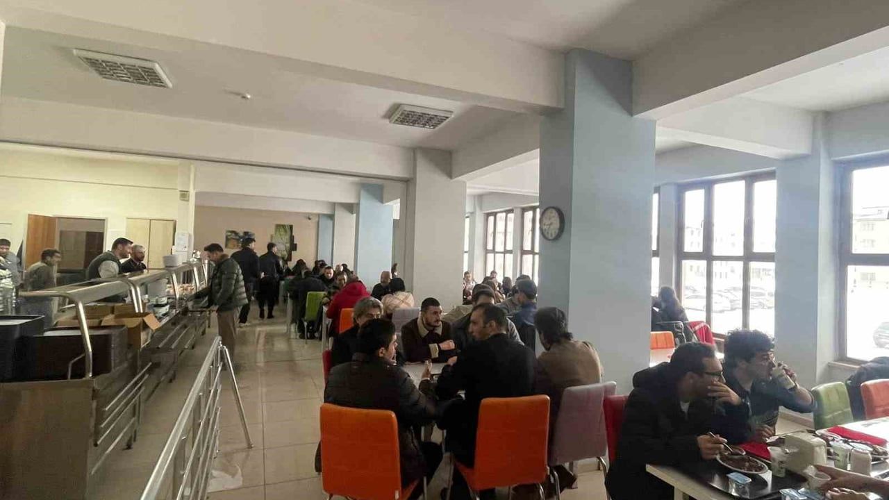 Erzurum Prof. Dr. Necmettin Erbakan Fen Lisesi 3. Pilav Günü'nde Mezunlarını Ağırladı