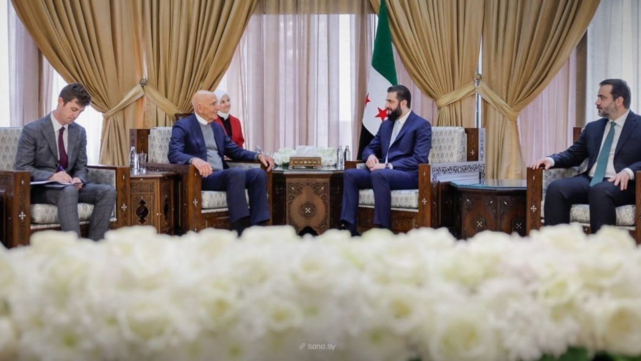 Eş-Şara, ABD Temsilcisi Tom Barrack'ı Şam'da Kabul Etti