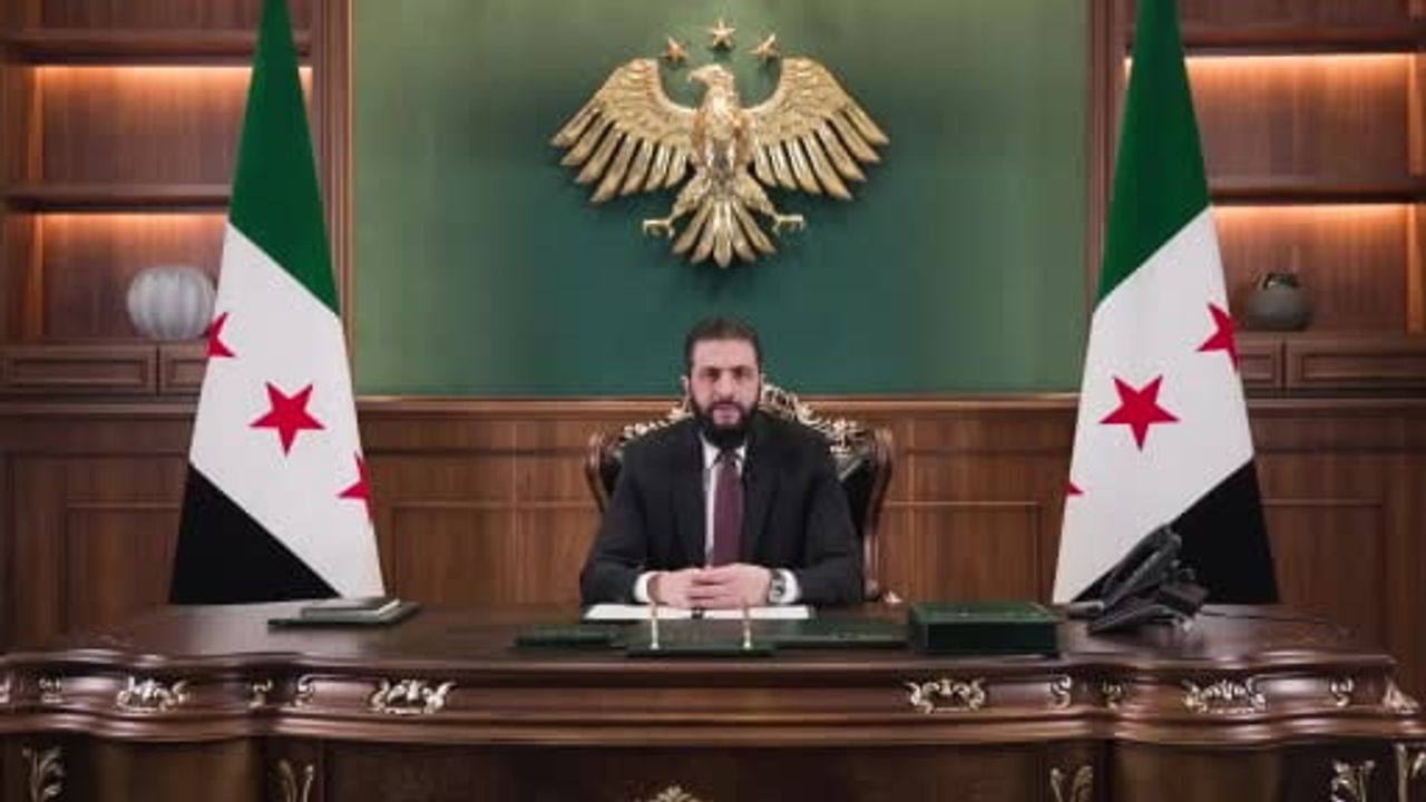 Eş-Şara’dan Kürtlere Anayasal Güvence: 13 Sayılı Kararname İmzalandı