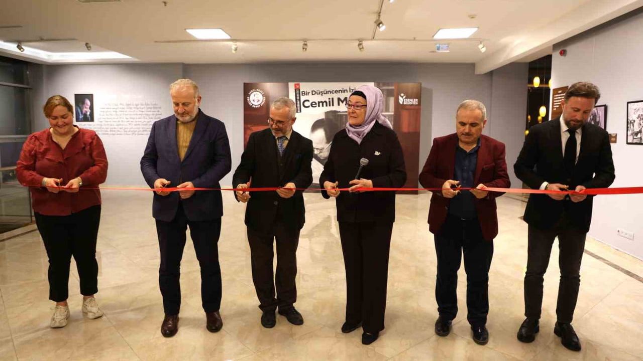Esenler'de 'Bir Düşüncenin İzinde: Cemil Meriç Sergisi' Açıldı