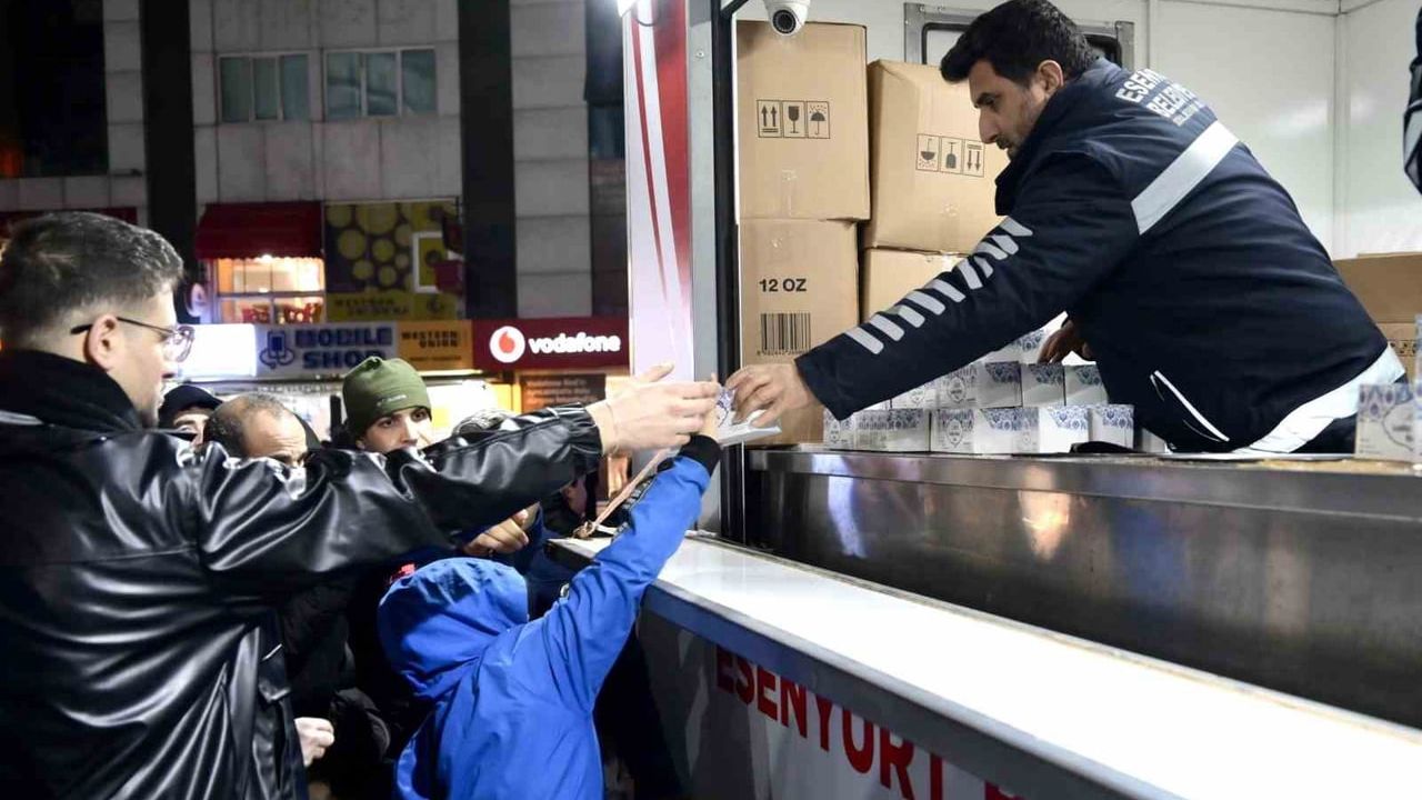 Esenyurt Belediyesi Miraç Kandili'nde Kandil Simidi İkramı