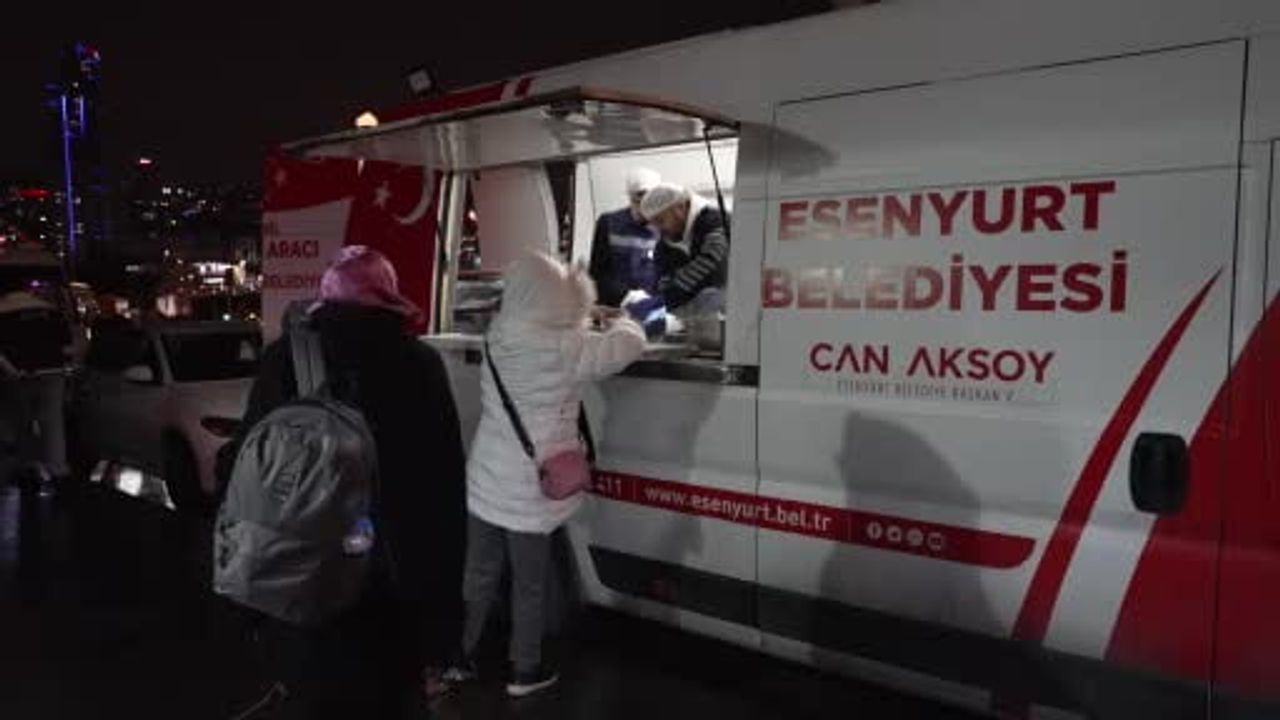 Esenyurt Belediyesi'nden Metrobüs Duraklarında Çorba İkramı