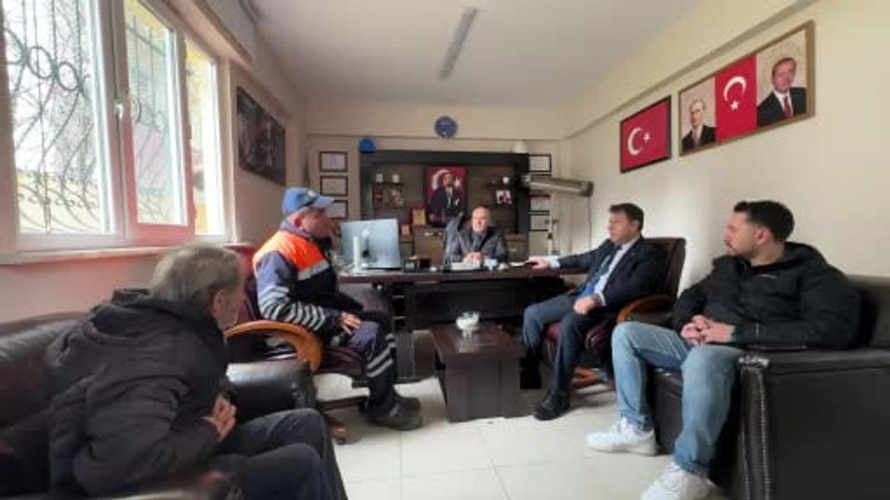 Esenyurt Belediyesi personeli kayıp para dolu poşeti sahibine teslim etti