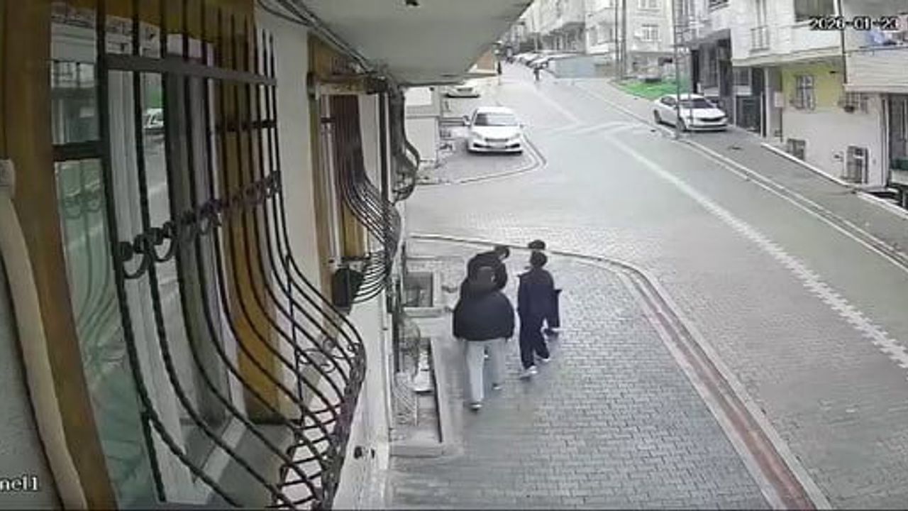 Esenyurt'ta Çantadan 2 Bin TL Çaldılar, Sosyal Medyada Görünce İade Ettiler