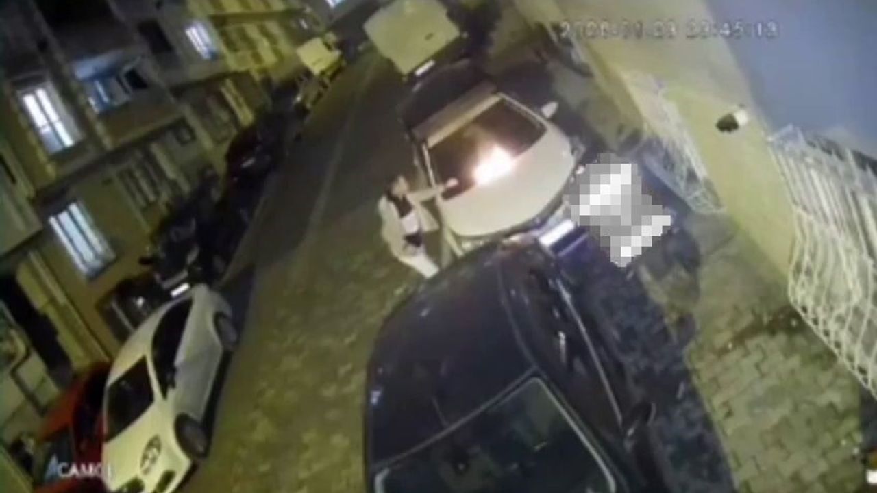 Esenyurt'ta Park Tartışması: Komşunun Aracına Yanan Bez Atıldı