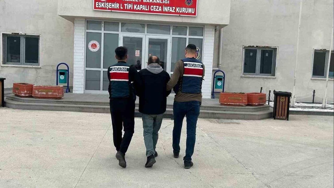 Eskişehir'de 10 yıl 4 ay 10 gün hapis cezasıyla aranan şüpheli yakalandı