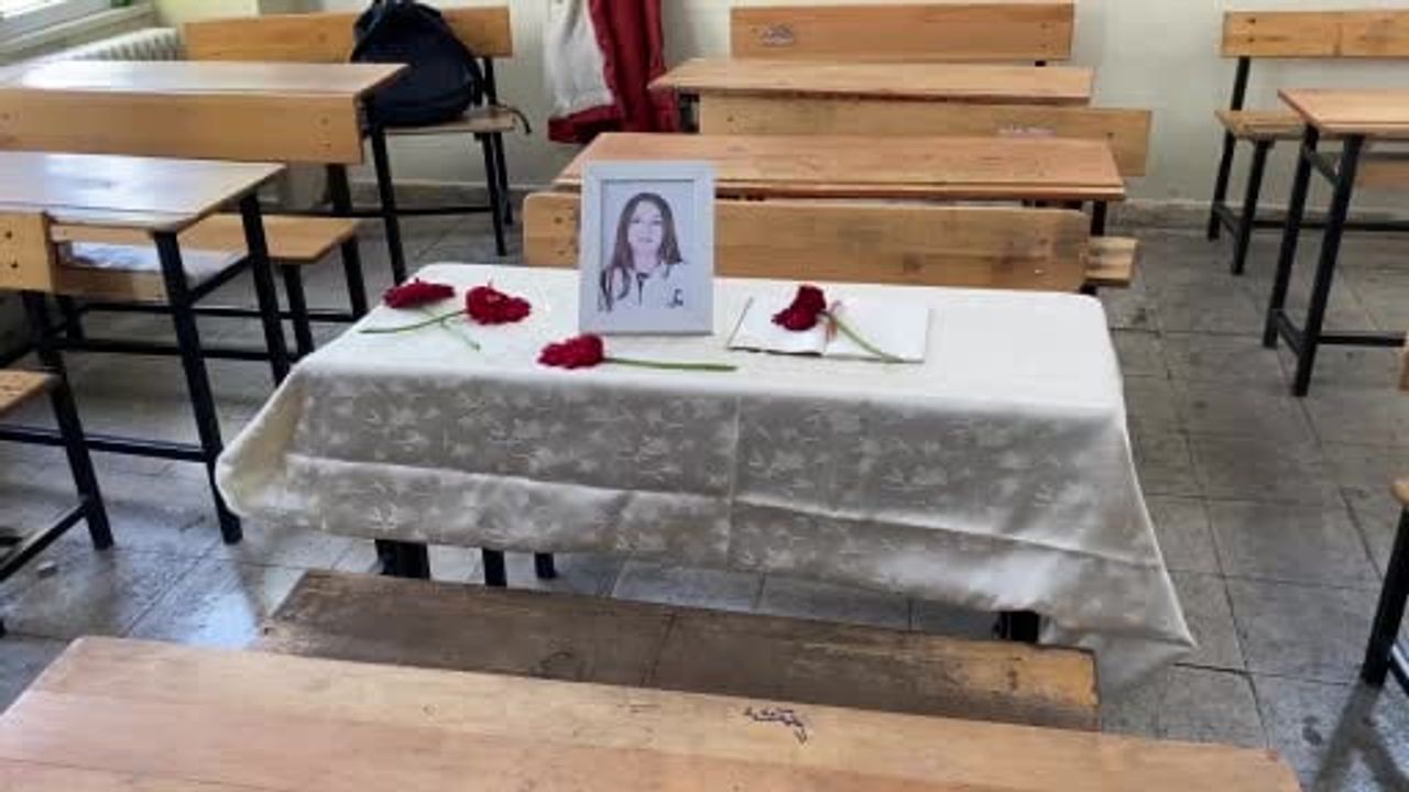Eskişehir'de 14 Yaşındaki Ayşegül İçin Sınıfında Anı Köşesi