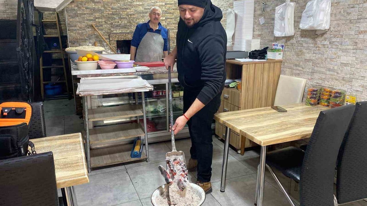 Eskişehir'de 35 Yıllık Köz Geleneği: Pide Ustası Mustafa Çubuk