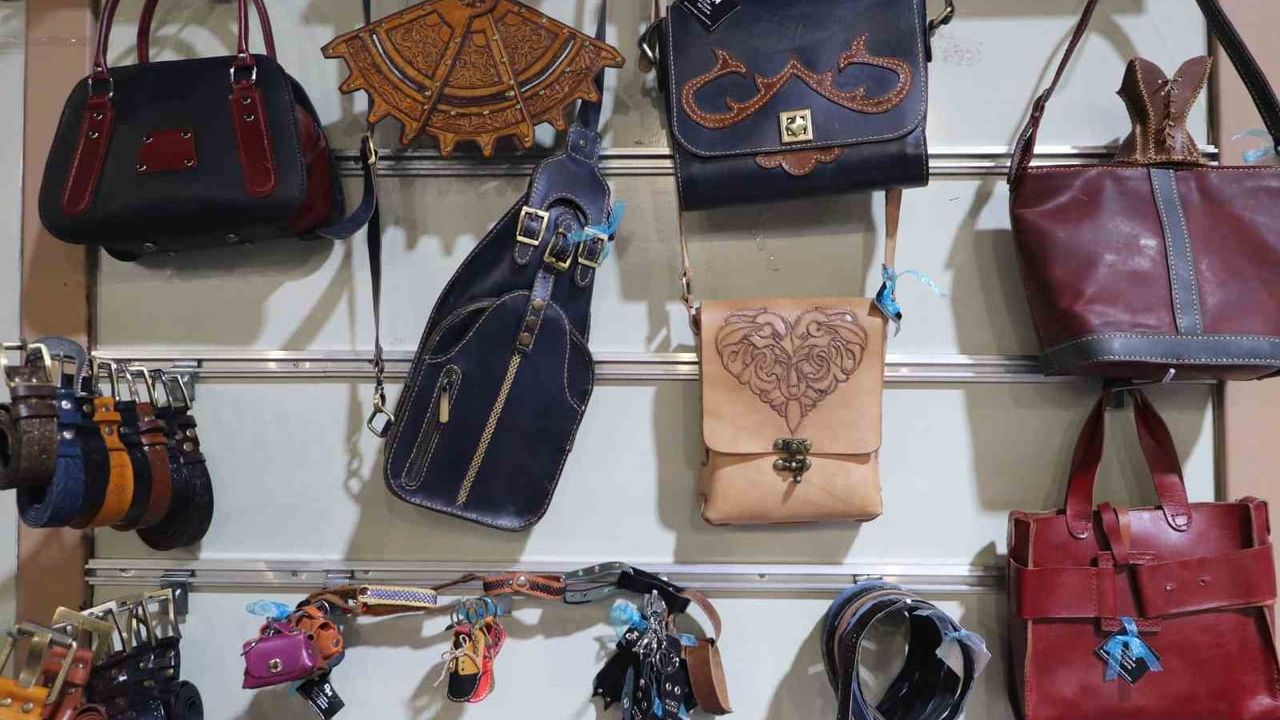 Eskişehir'de 58 Yaşındaki Dilek Mutlu, Vaketa ile Deri Sanatında Usta İşçiliğe İmza Atıyor