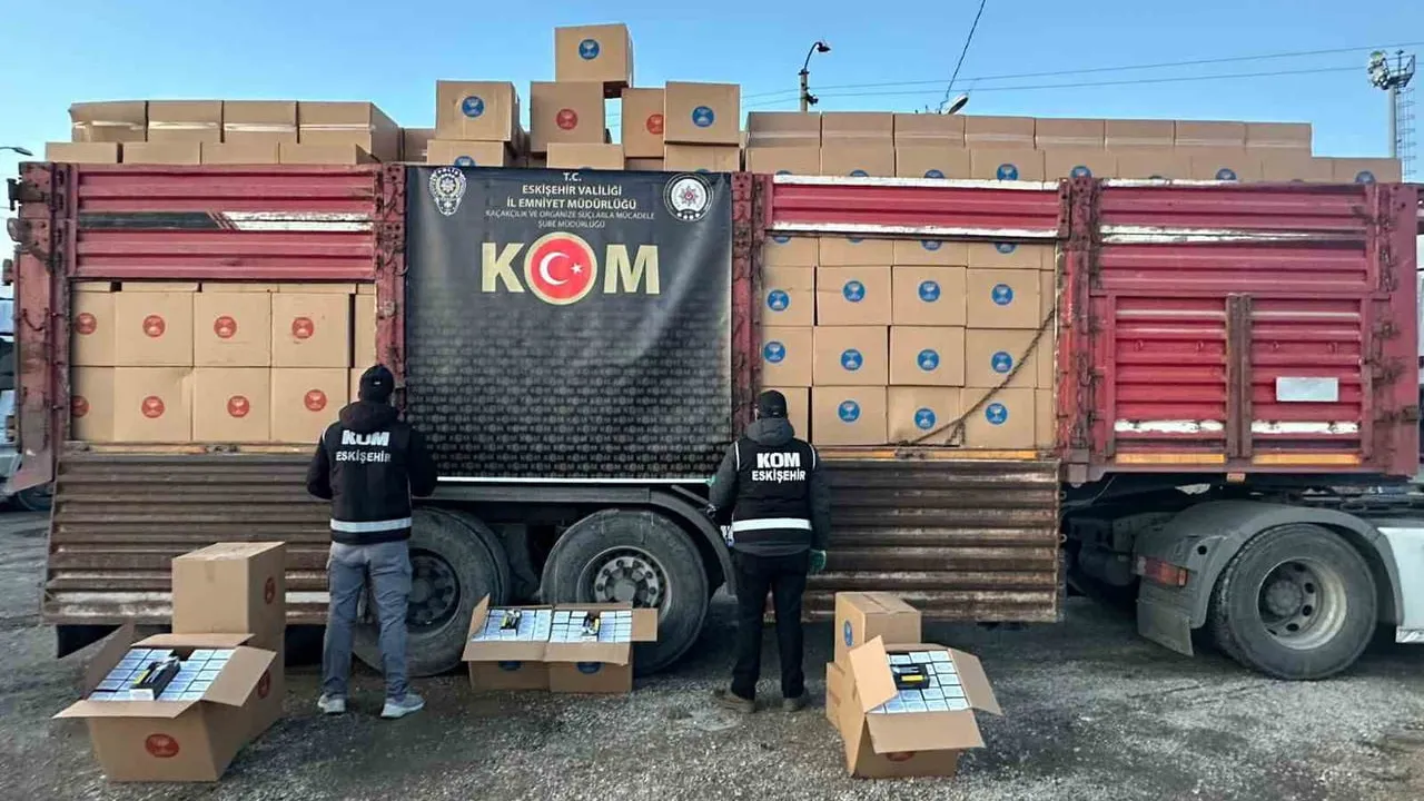 Eskişehir'de 7 milyon 300 bin makaron ve 1 ton 104 kilogram kaçak tütün ele geçirildi