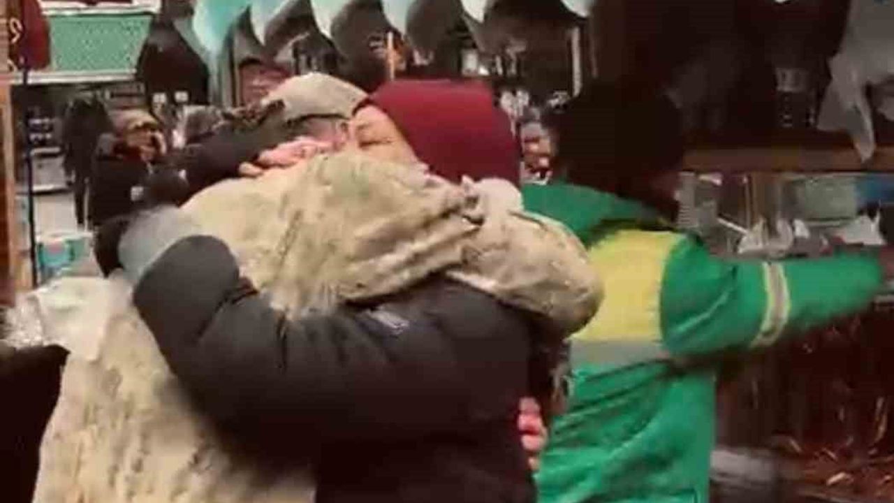 Eskişehir'de Asker Mehmetcan Aytekin Annesini Sürpriz Ziyarette Duygulandırdı