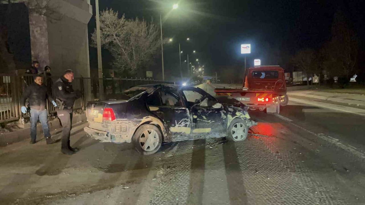 Eskişehir'de Feci Kaza: 1'i Ağır, 2 Yaralı