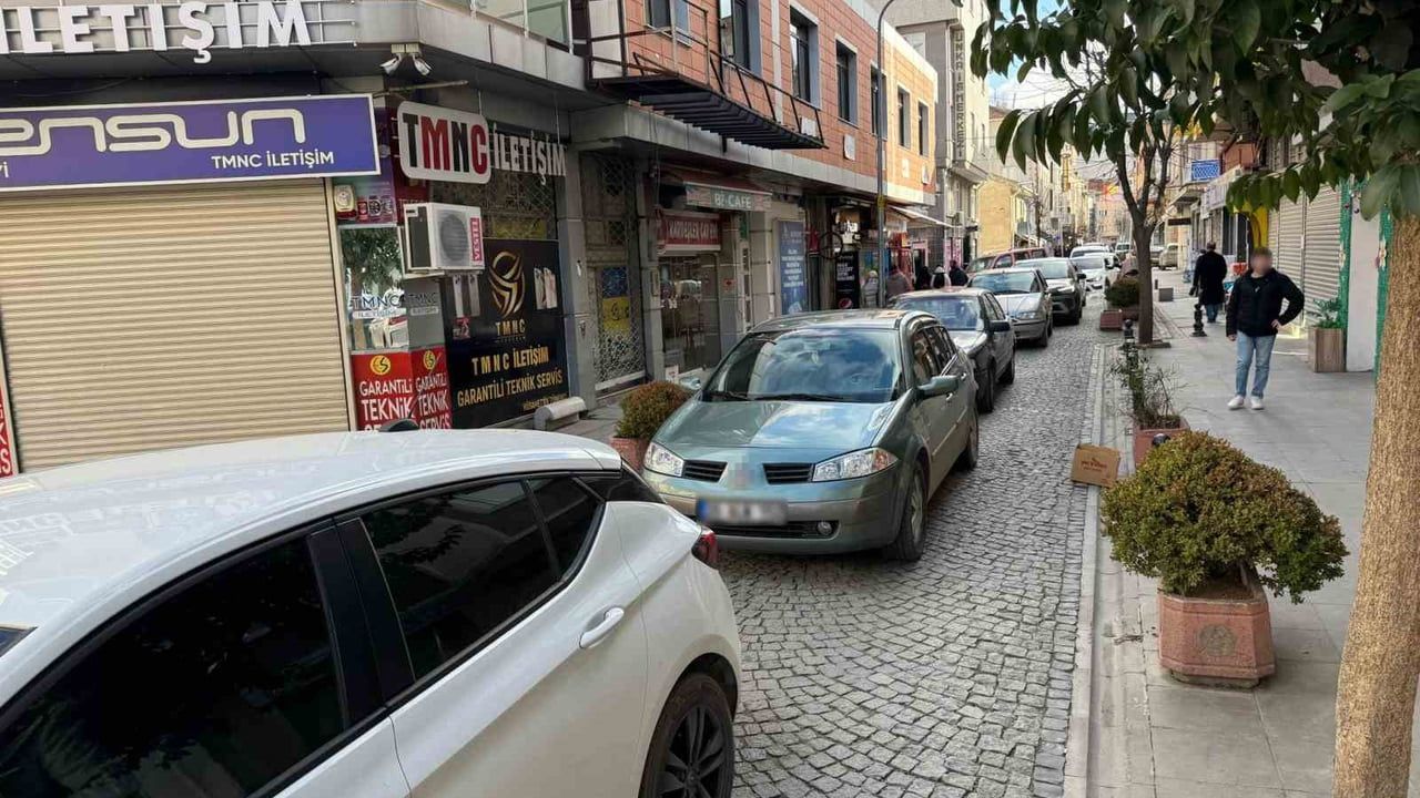 Eskişehir’de Hatalı Park Trafiği Felç Etti
