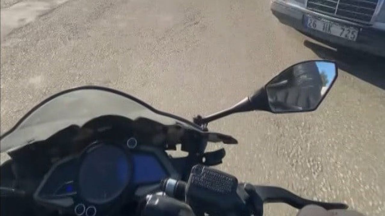 Eskişehir'de Kask Kamerası Kaydetti: Motosikletli Kontrolsüz Araca Kıl Payı Kurtuldu