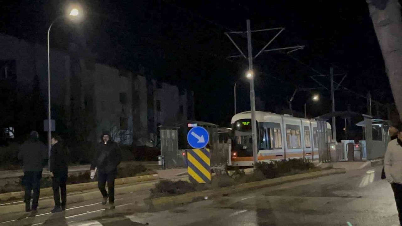 Eskişehir'de katliam gibi kaza: 3 ölü, sürücü kaçtı