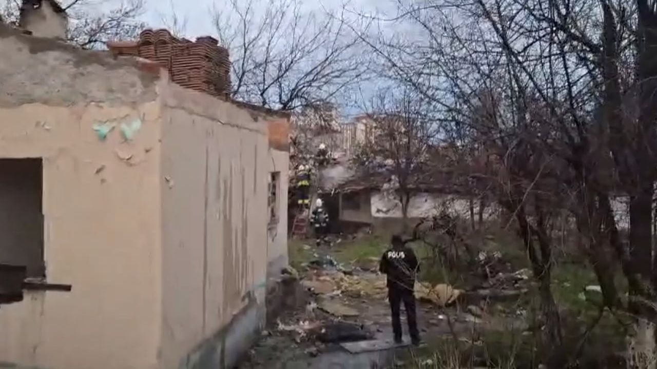 Eskişehir'de Metruk Evde Yangın: Muhtar Adem Karaman'dan Yıkım Tepkisi