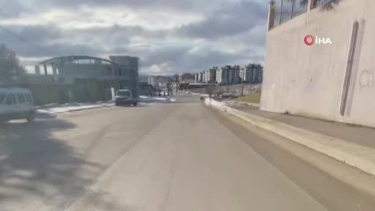 Eskişehir'de Motosiklet Sürücüsü Kıl Payı Çarpmaktan Kurtuldu