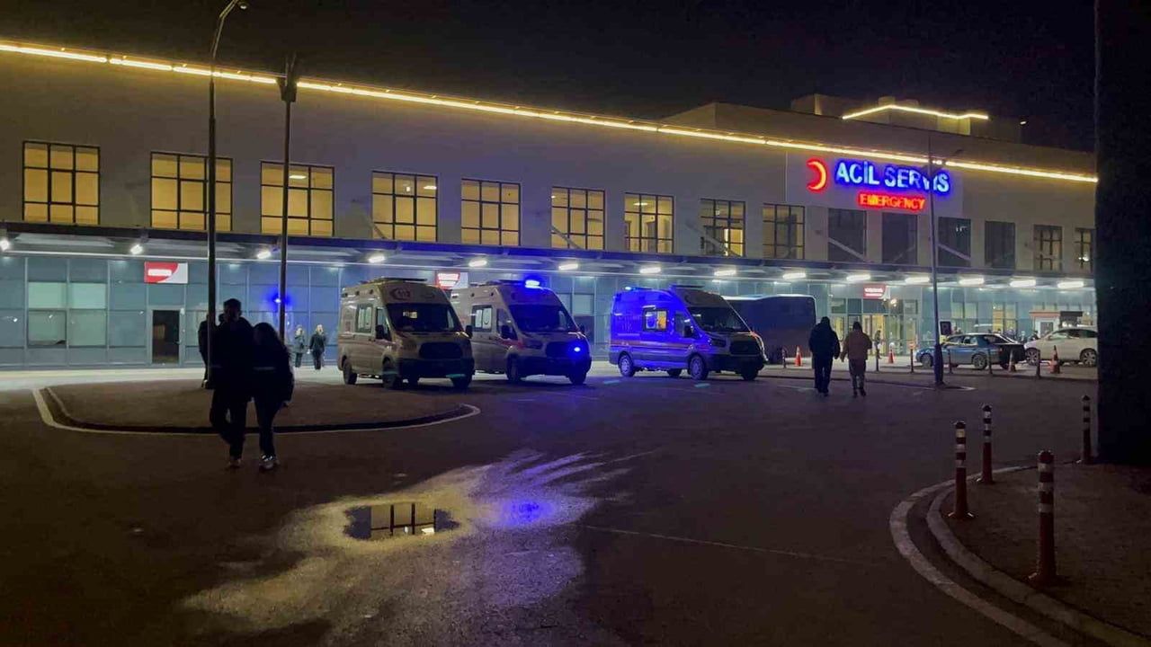 Eskişehir'de okul bahçesinde bıçaklama: 17 yaşındaki çocuk hastaneye kaldırıldı