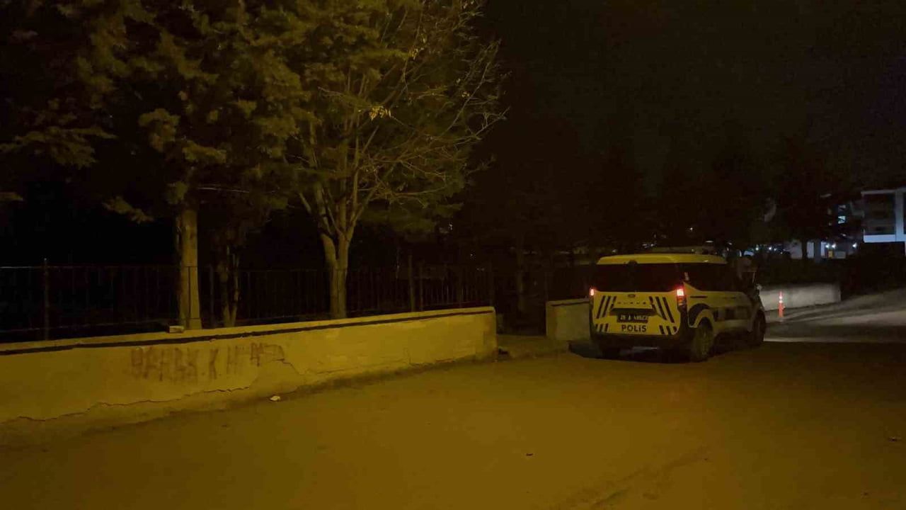 Eskişehir'de Okul Bahçesinde Bıçaklama: 17 Yaşındaki Oğul ve Babası Hakkında 3 Tutuklama