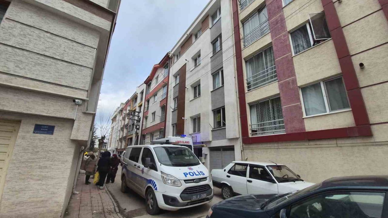 Eskişehir'de polis kapıyı kırarak 86 yaşındaki kadını kurtardı