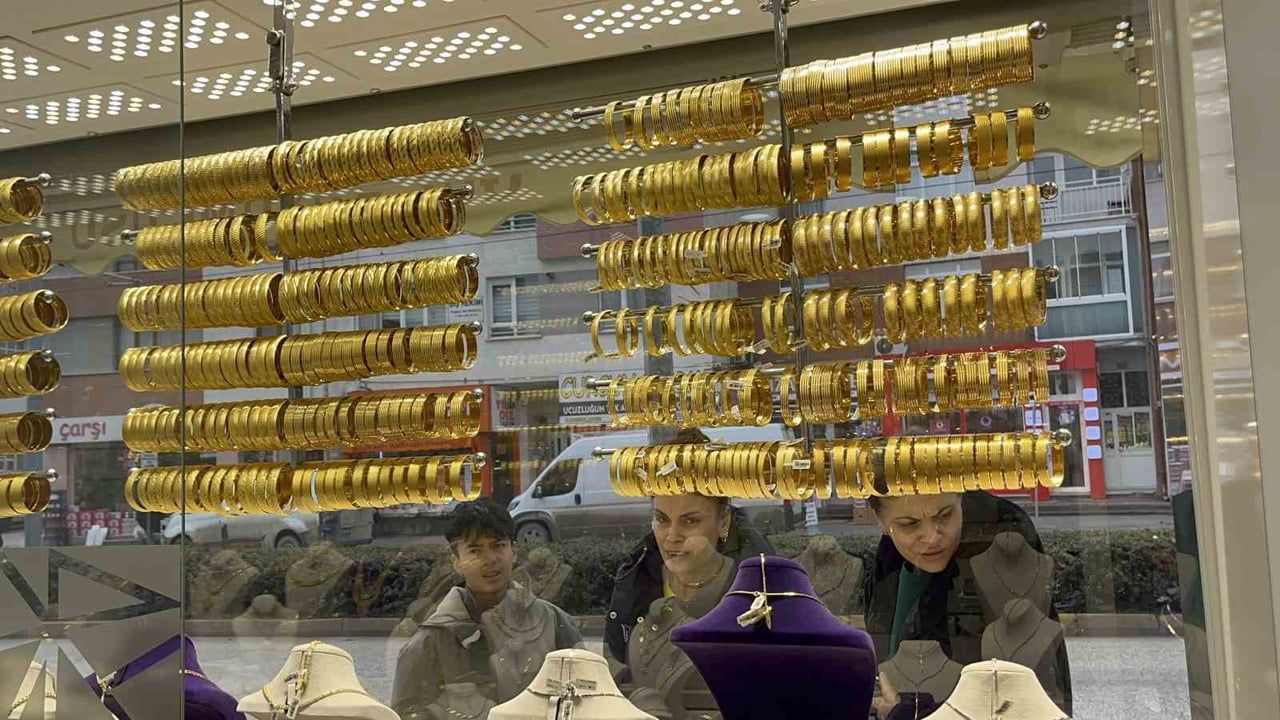 Eskişehir'de Sahte Bilezikle Cumhuriyet Altını Talep Eden Dolandırıcı Gözaltında