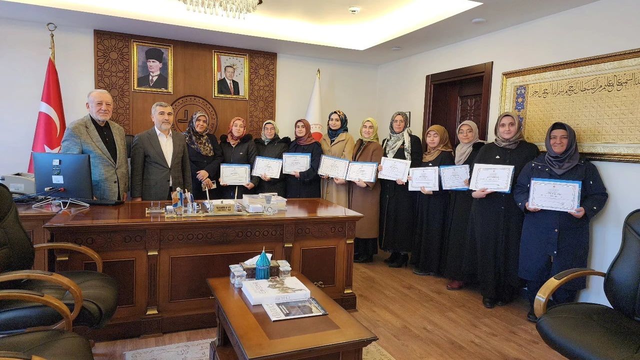 Eskişehir’de Talim ve Tashih-i Huruf Kursu Tamamlandı: Kadın Kur’an Kursu Öğreticilerine Sertifika