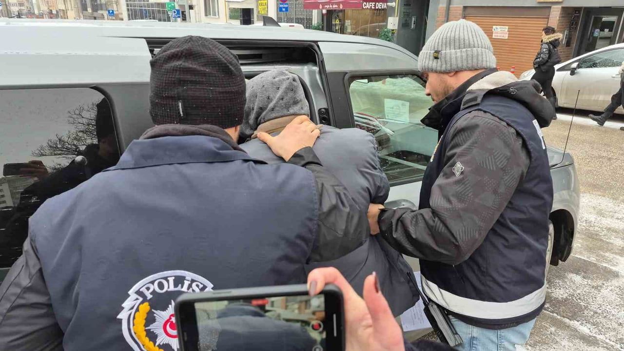 Eskişehir'de Üvey Babasını Bıçaklayan Şahıs Tutuklandı