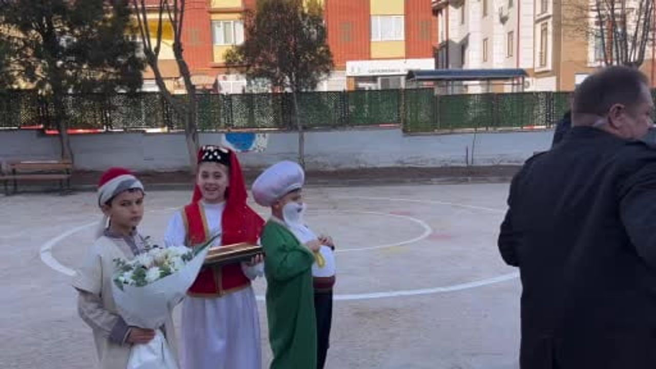 Eskişehir'de Vali Hüseyin Aksoy'a Sezen Aksu Şarkısıyla Duygusal Veda