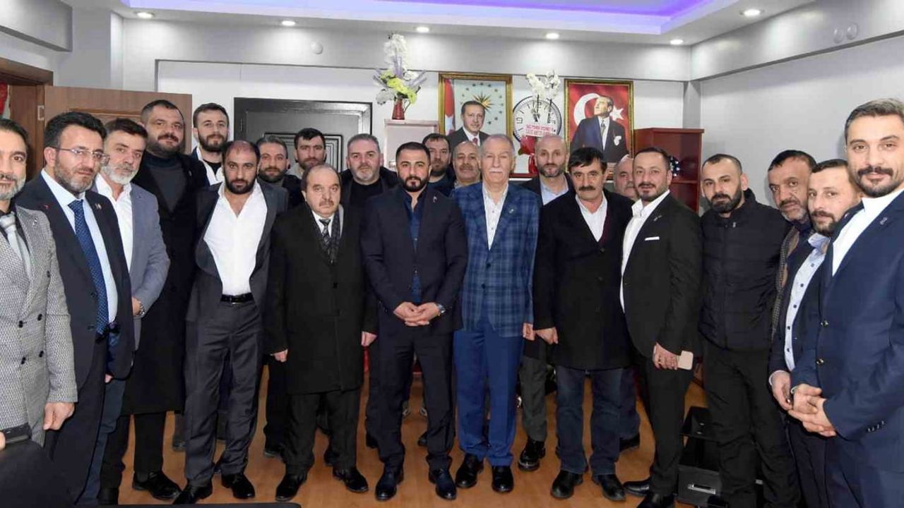 ESOB’dan Emre Akdoğan’a Tebrik Ziyareti: TESK Rozeti Takıldı