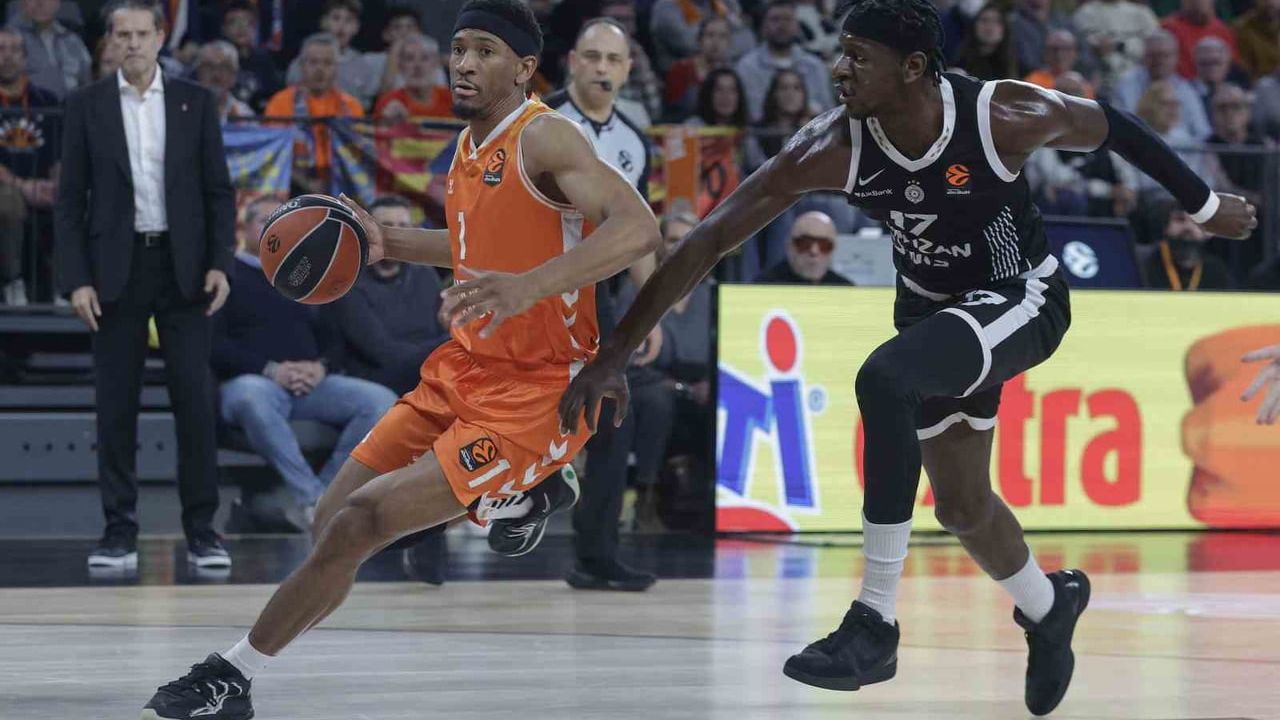 Euroleague 19. Hafta: Fenerbahçe 108-93 Baskonia'yı Yendi, A. Efes Evinde Kaybetti